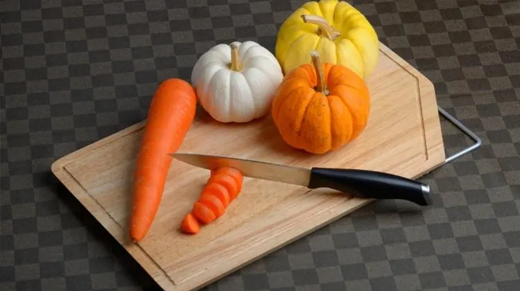 Bowie Knife Vegetable Cutting